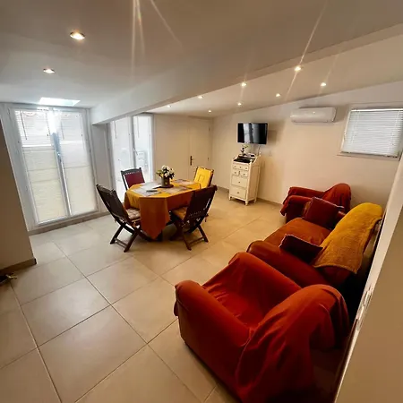 2 Pieces Apartment *
